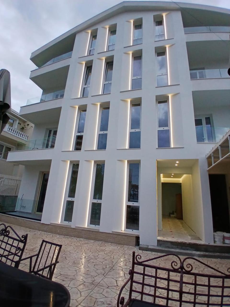 Hotel Noel Vlore Bagian luar foto
