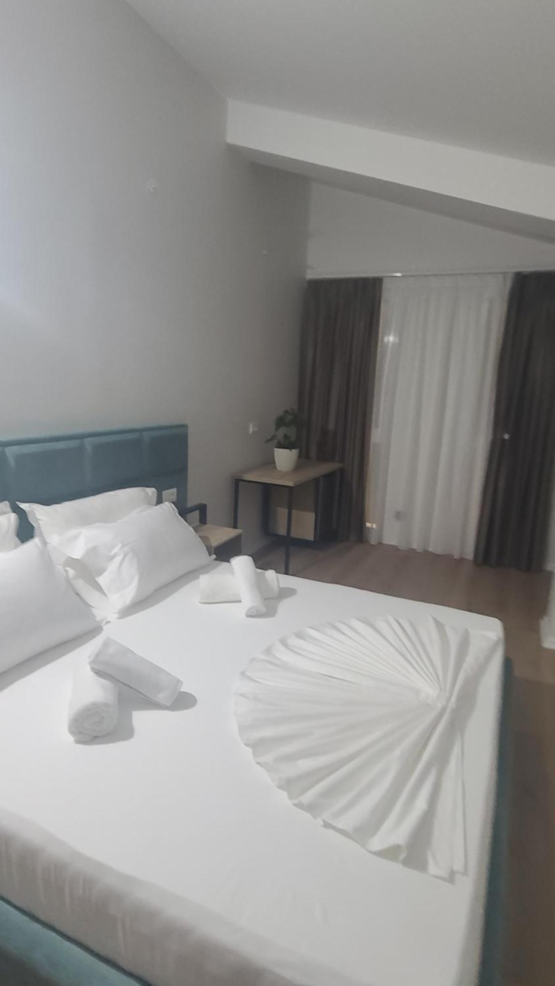 Hotel Noel Vlore Bagian luar foto
