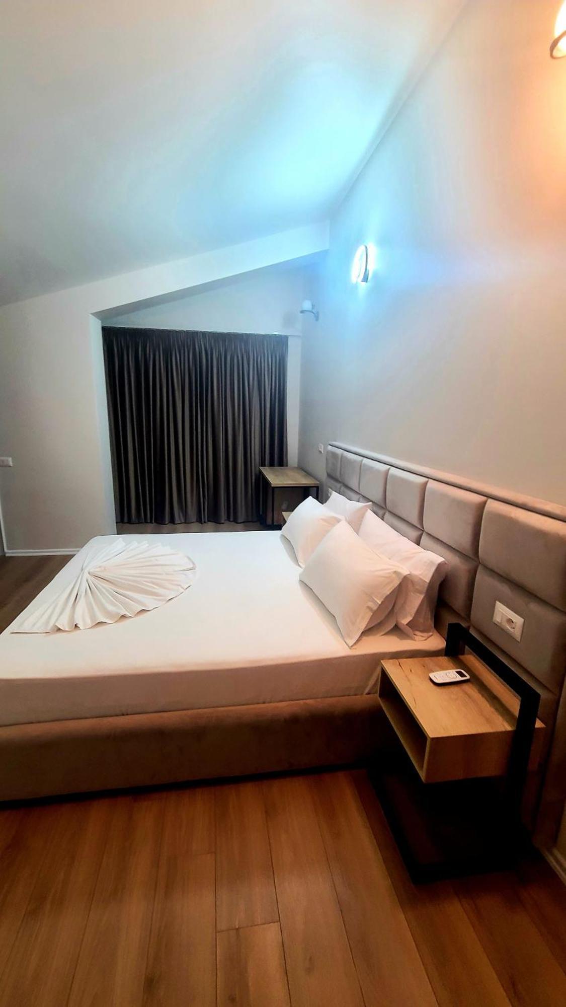 Hotel Noel Vlore Bagian luar foto