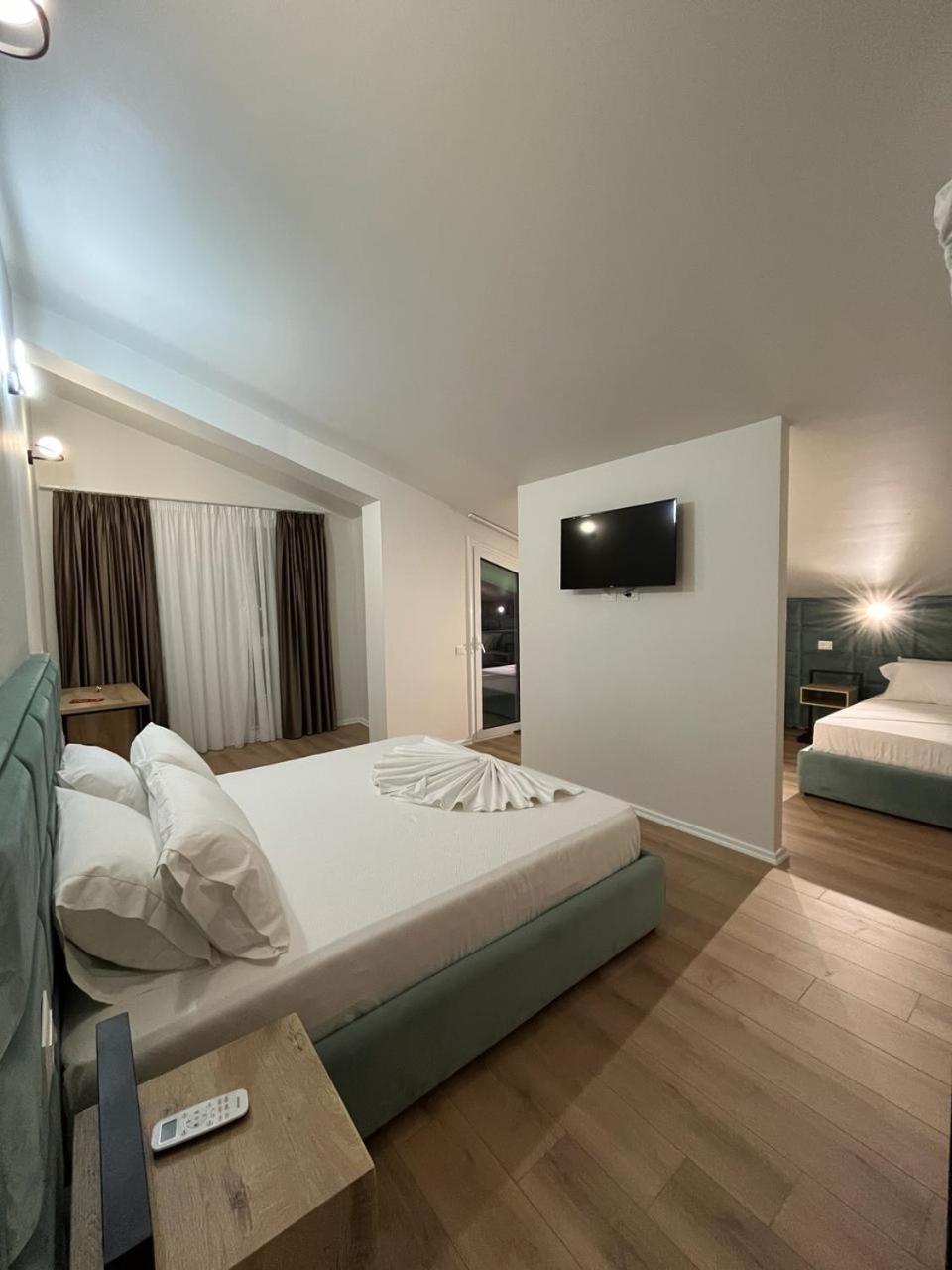 Hotel Noel Vlore Bagian luar foto