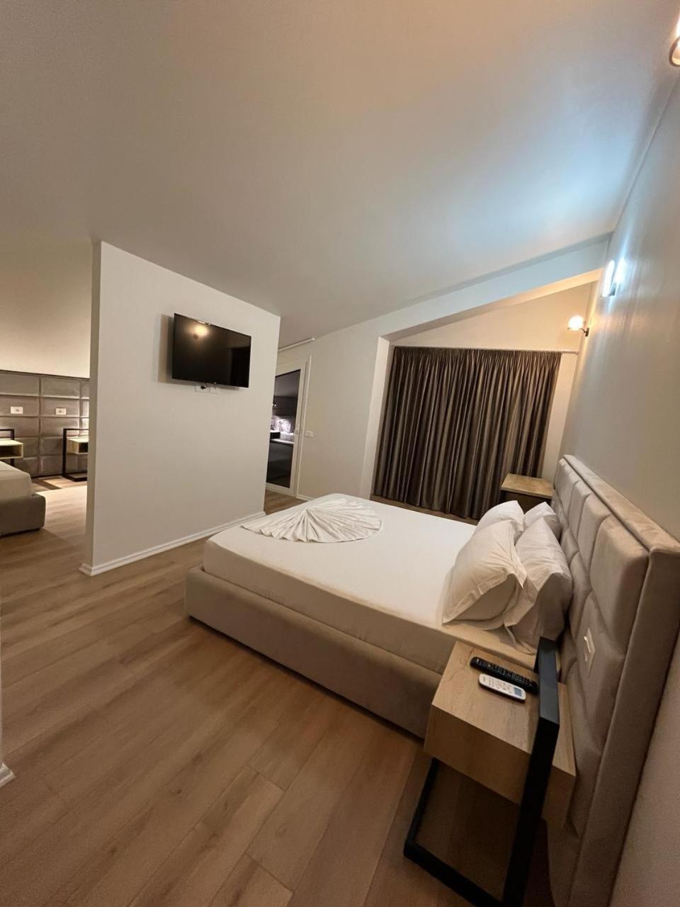Hotel Noel Vlore Bagian luar foto